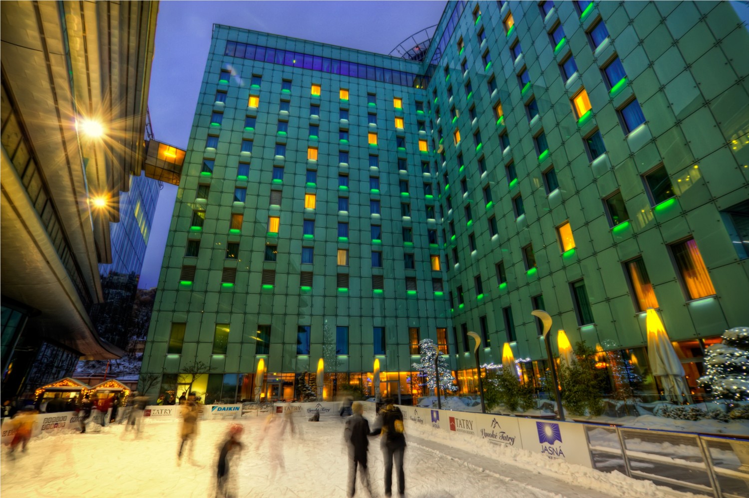SetWidth1500-Kempinski-Hotel-River-Park-BratislavaIce-skating-rink